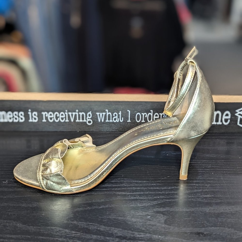 Lilly Pulitzer Gold Ankle Strap Sandal sz.6.5